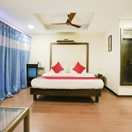 Oyo Hotel Dash فَدودارا المظهر الخارجي الصورة