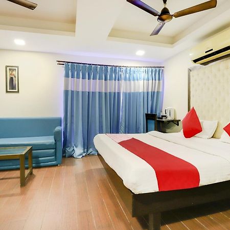 Oyo Hotel Dash فَدودارا المظهر الخارجي الصورة