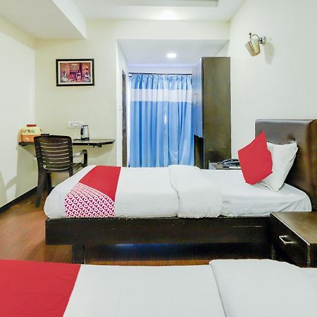 Oyo Hotel Dash فَدودارا المظهر الخارجي الصورة