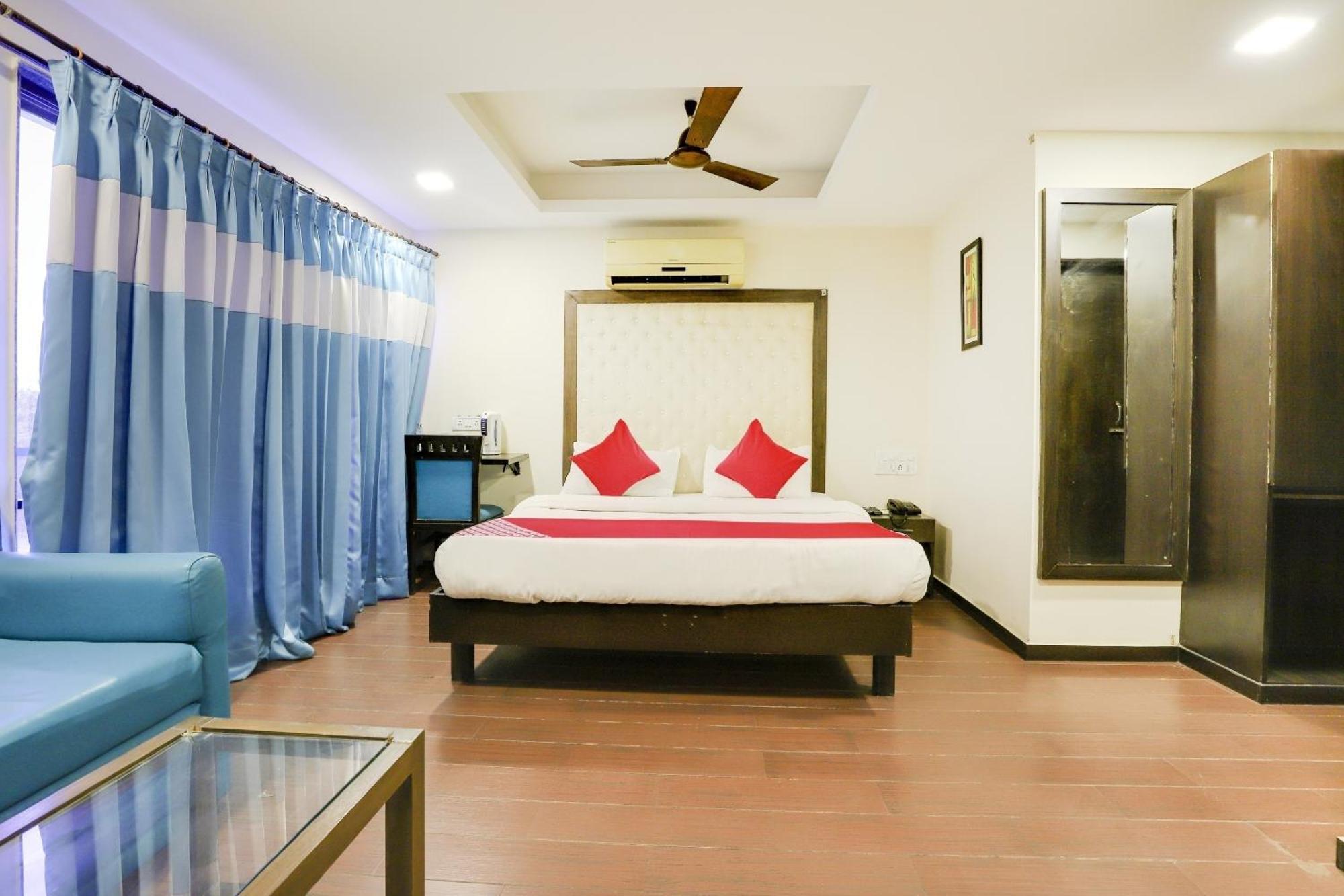 Oyo Hotel Dash فَدودارا المظهر الخارجي الصورة