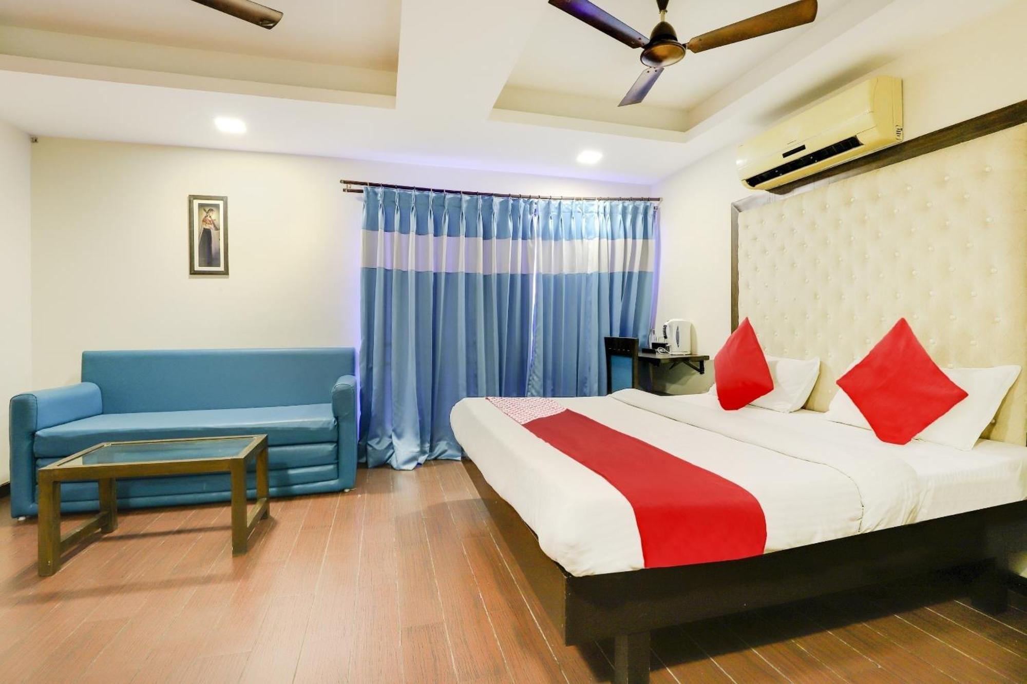 Oyo Hotel Dash فَدودارا المظهر الخارجي الصورة