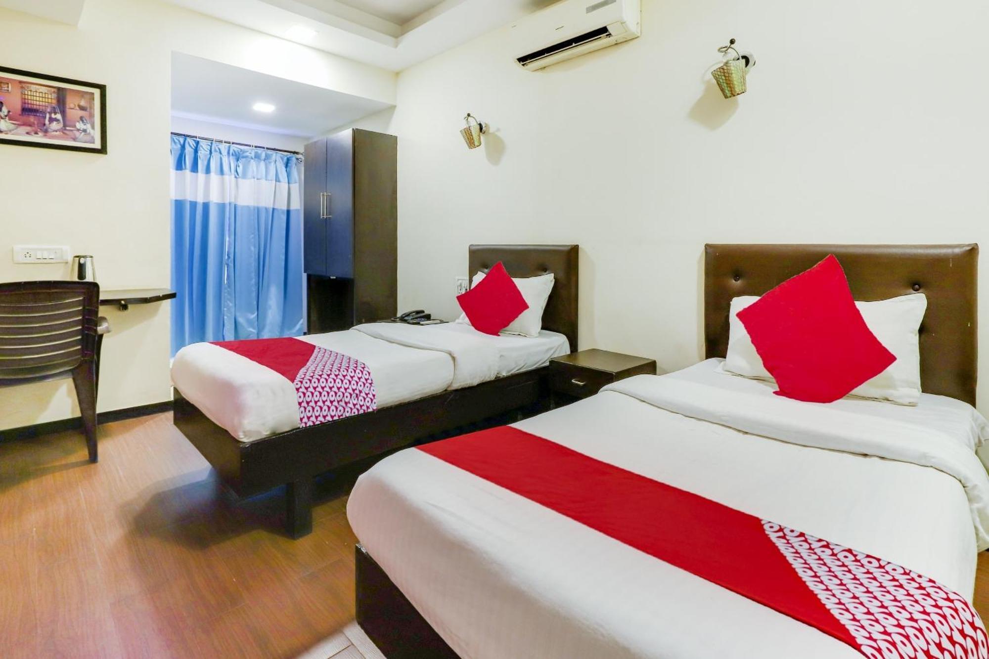 Oyo Hotel Dash فَدودارا المظهر الخارجي الصورة