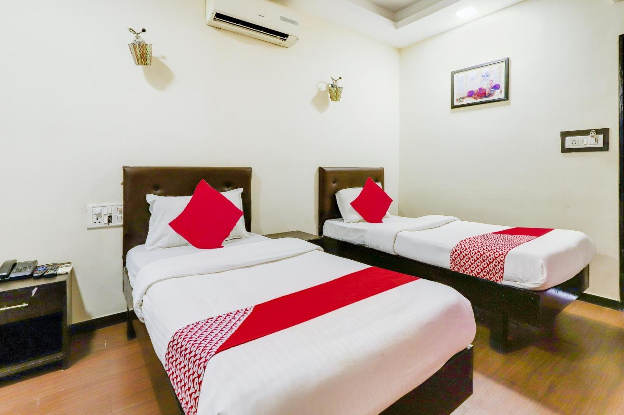 Oyo Hotel Dash فَدودارا المظهر الخارجي الصورة