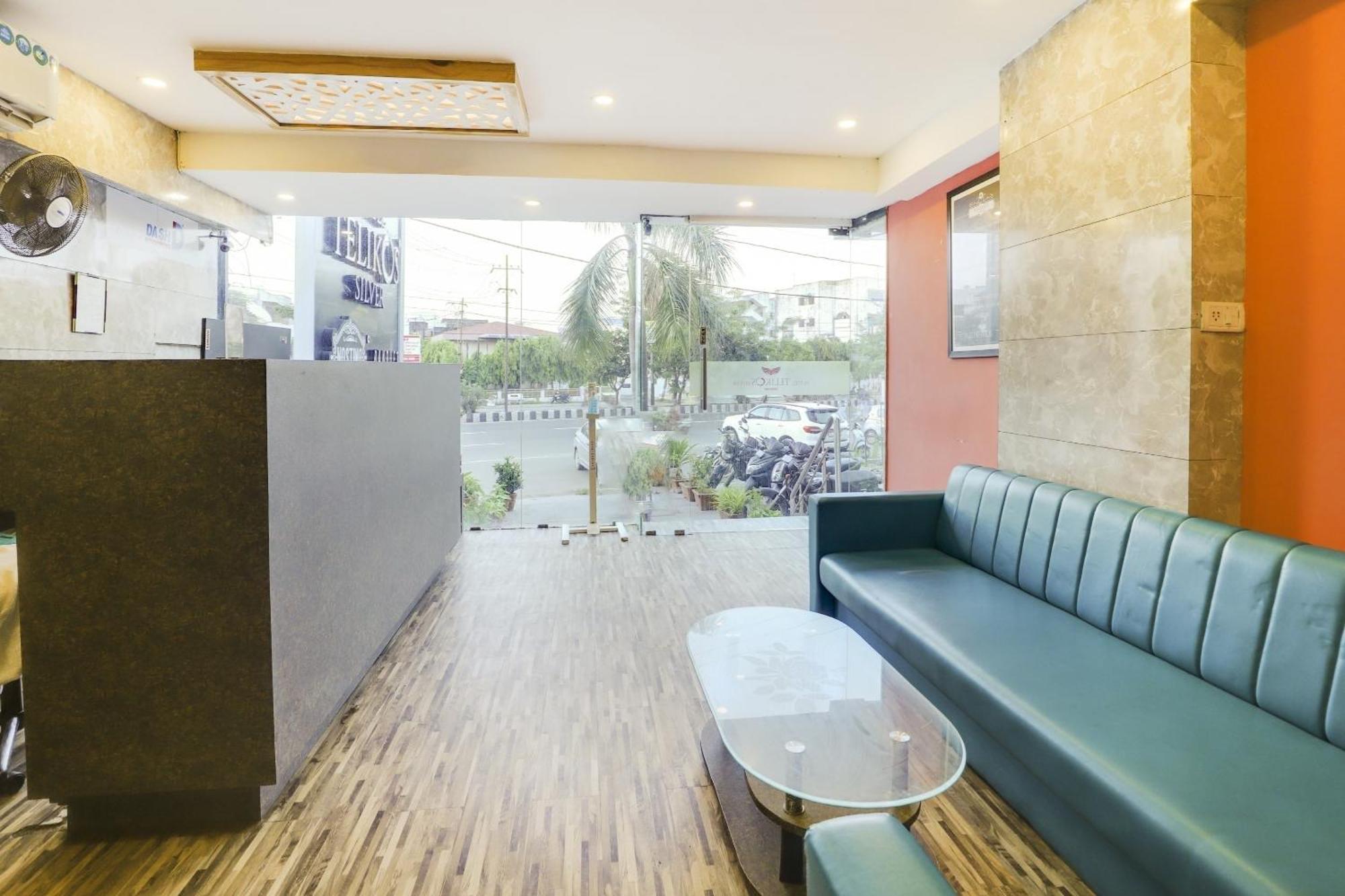 Oyo Hotel Dash فَدودارا المظهر الخارجي الصورة
