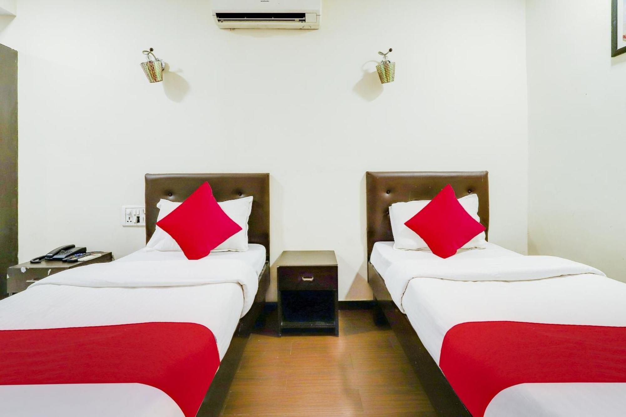 Oyo Hotel Dash فَدودارا المظهر الخارجي الصورة